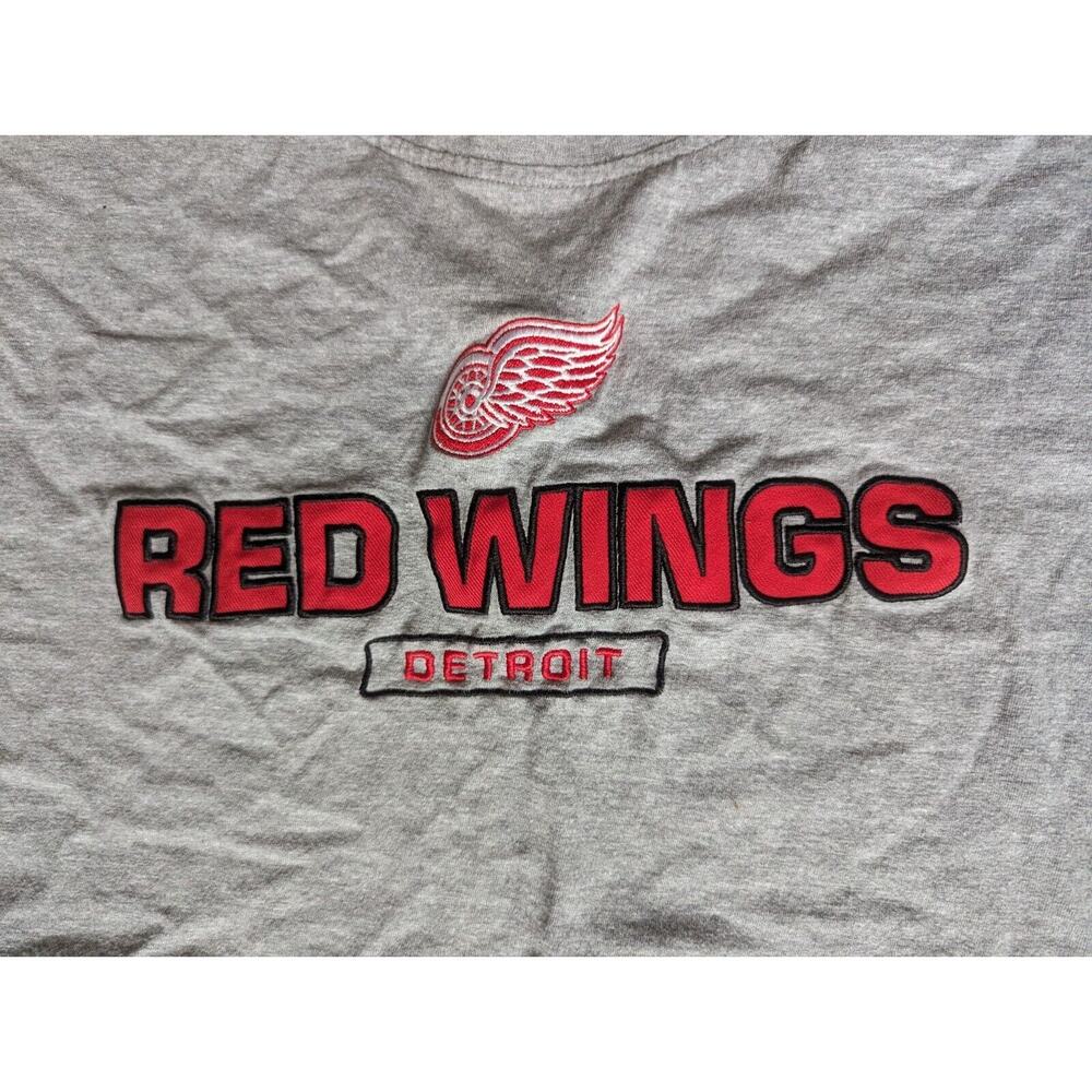 NHL 2XL Detroit Red Wings Gray Embroidered Hockey Logo Tshirt